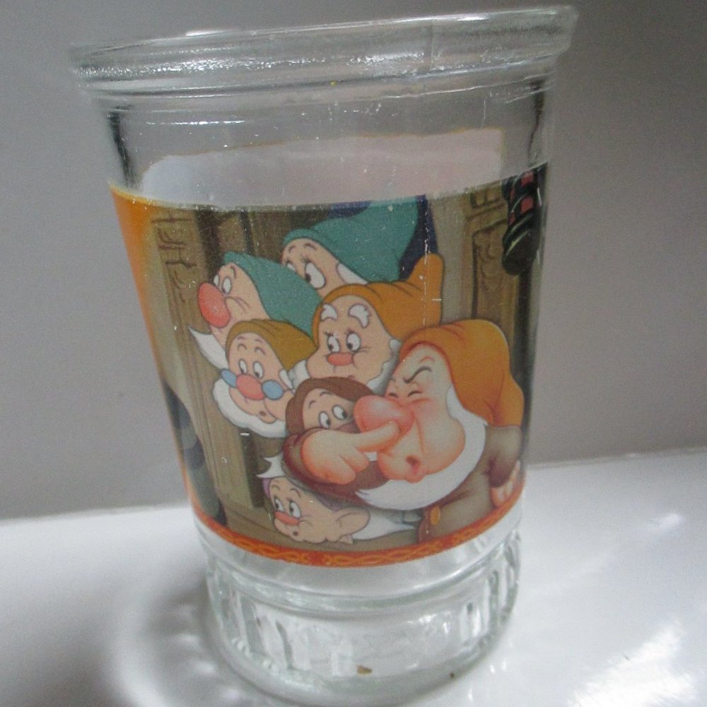 Snow White and the 7 Dwarfs Welch's Jelly Jar #3 Sneezy glass